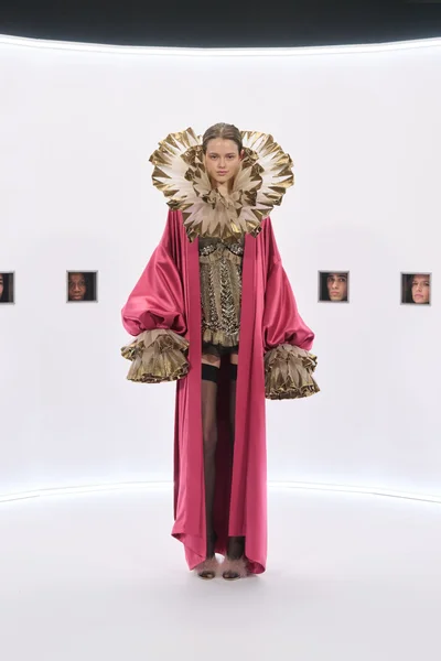 Look 15